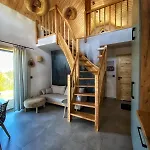 シャレー Olecka Village &